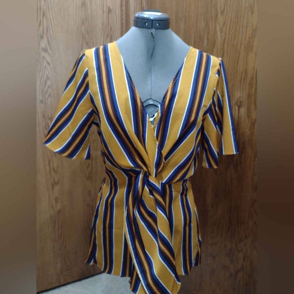 Willow & Root Yellow, Blue, Burgundy, Black, & White Sleeved Shirt-Size Small